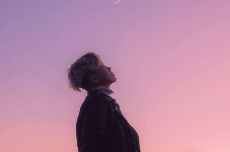 pexels-eunhyuk-ahn-2907031